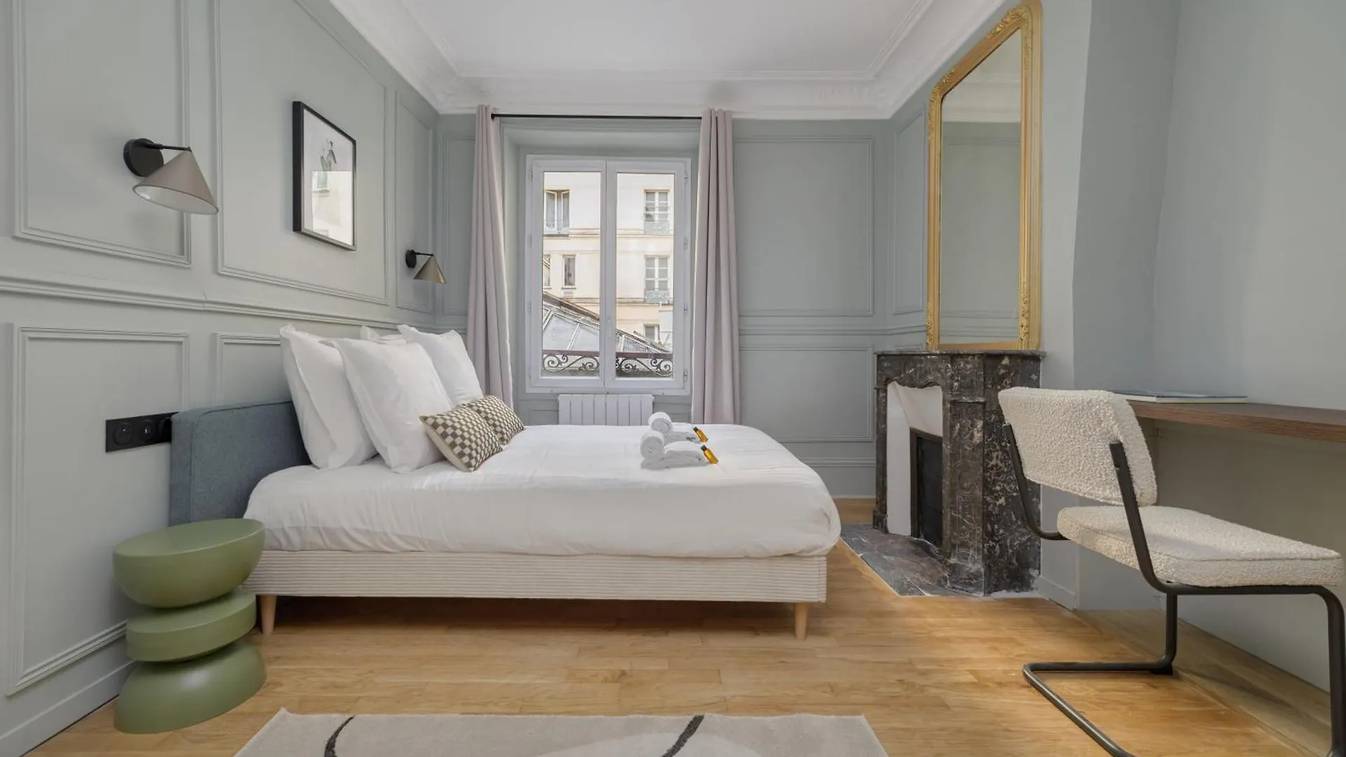 Poetic - Saint Lazare Apartment Paris
